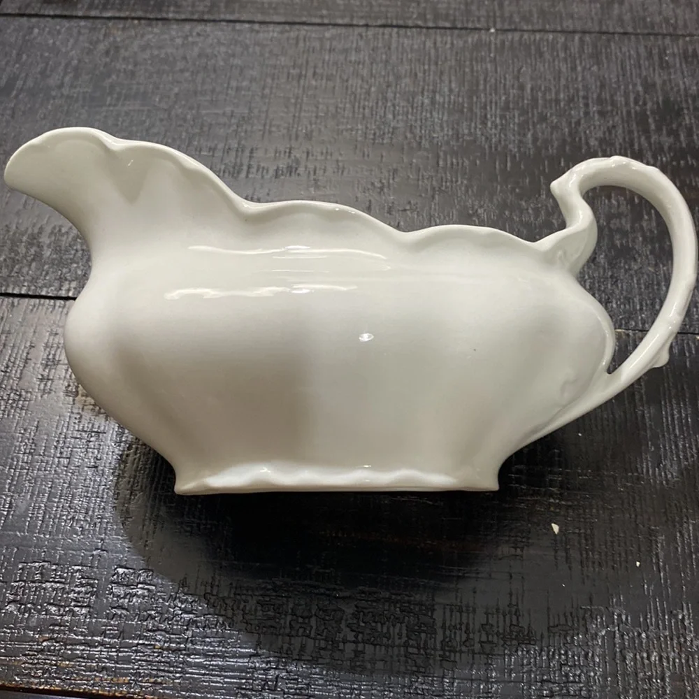 Vintage Johnson Bros. White England B Gravy Boat!